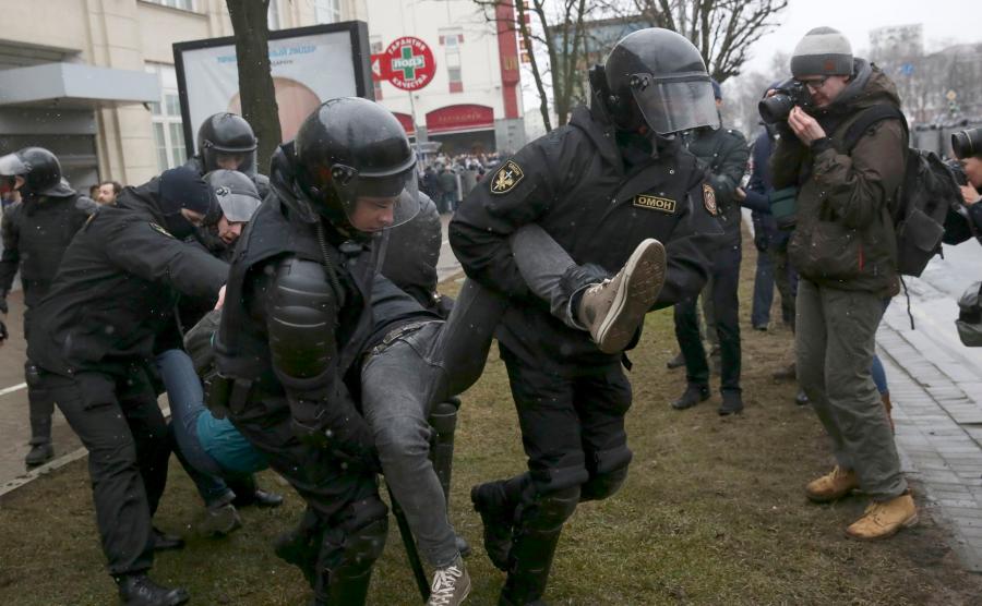 Brutalna akcja OMON-u