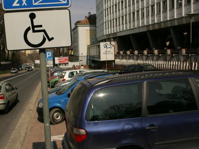 Koniec parkowania na miejscu dla inwalidów