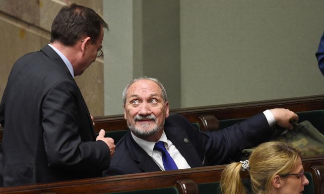 Rosja: W Polsce stacjonuje dywizja, a nie brygada wojsk USA. Macierewicz: To fałszywe, nieprawdziwe informacje
