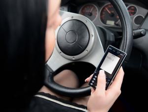 Ucieleśnienie kawałów o babie za kierownicą