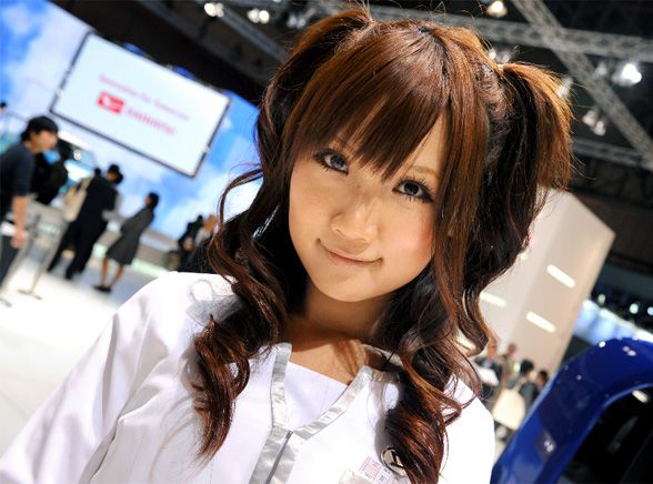 W Tokio trwa 41. salon samochodowy. Zobacz zdjęcia hostess!