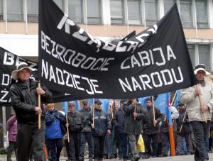 Ekonomiści Polsce grozi grecki scenariusz