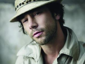 Po pięciu latach milczenia Jamiroquai wydaje nową płytę pełną retro funku – "Rock Dust Light Star"
