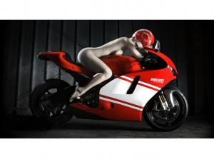 Włoskie motocykle i ścigają się z czasem