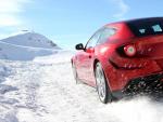 Pierwsza jazda nowym Ferrari. Po śniegu