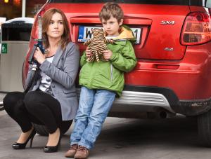 Marta Żmuda-Trzebiatowska i jej serialowy podopieczny w "Chichocie losu"