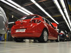 Z taśmy produkcyjnej zakładu General Motors Manufacturing Poland w Gliwicach zjechał półtoramilionowy samochód - model Astra IV ecoFLEX w kolorze czerwonym power red, z turbodieslem o pojemności 1.3