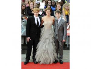 Suknia, w której Emma Watson pojawiła się na premierze II części filmu Harry Potter i Insygnia Śmierci do złudzenia przypomniała projekt Macieja Zienia.