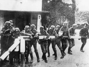 1 września 1939 - niemieckie wojska przekraczają granicę z Polską