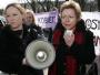 Wanda Nowicka podczas pikiety przed siedzibą Sejmu w 2007 roku