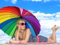 Gadżety kobiety: to musisz mieć, żeby być trendy na plaży!