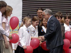 Prezydent zamknął pedofilom dostęp do uczniów