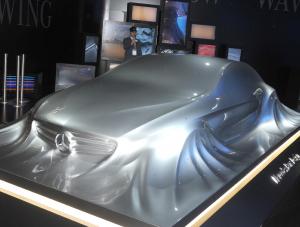 Oto Mercedes z ciekłego metalu...
