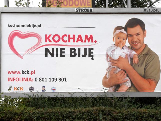 Polacy nie bronią katowanych dzieci