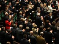 Przekupstwo polityczne? PO karze swoich posłów za aferę taśmową