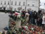 Tłumy ludzi przed Pałacem Prezydenckim