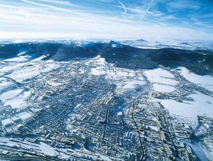 Imponujący widok na Liberec i Góry Izerskie
