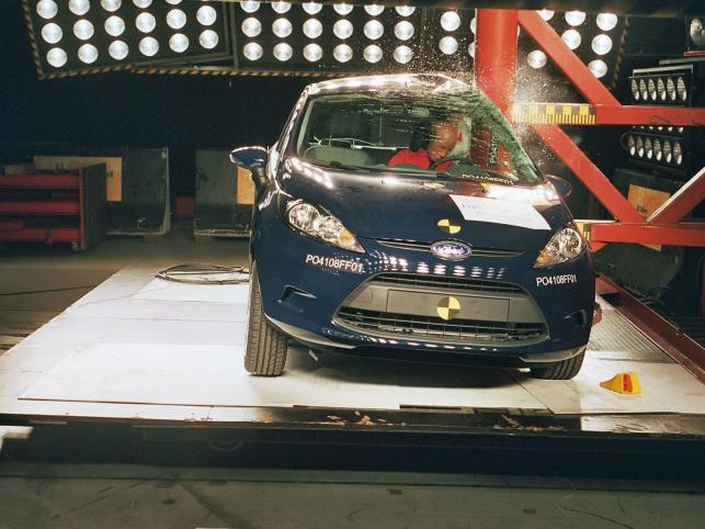 W najbezpieczniejszej ósemce z 5 gwiazdkami jest Ford Fiesta. Maluch ma lepszy wynik punktowy niż Opel Insignia