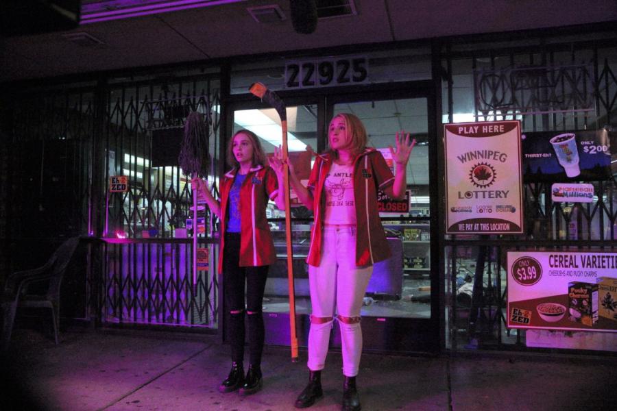 Lily-Rose Depp i Harley Quinn Smith w filmie "Yoga Hosers"