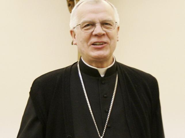 Abp Michalik: Polityka prorodzinna to fikcja