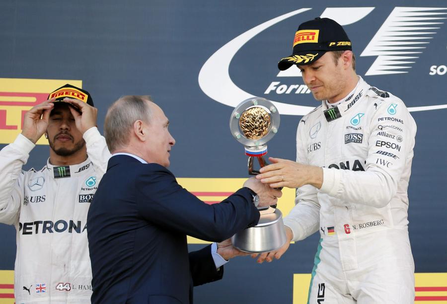 Piękne Rosjanki i Putin dodatkową "atrakcją" Grand Prix Formuły 1 w Soczi.