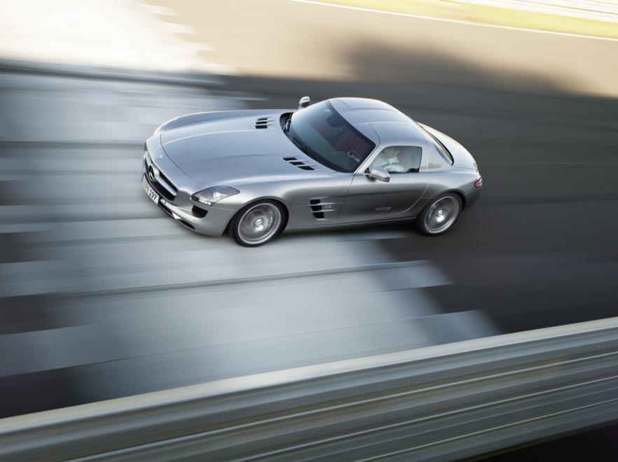 Mercedes zapowiada również stworzenie elektrycznej wersji SLS – źródłem napędu mają być cztery silniki montowane w kołach