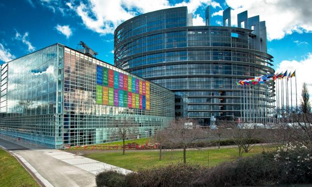 Euromandaty nie dla małych. Według projektu nowej ordynacji PO i PiS otrzymałyby 90 proc. miejsc