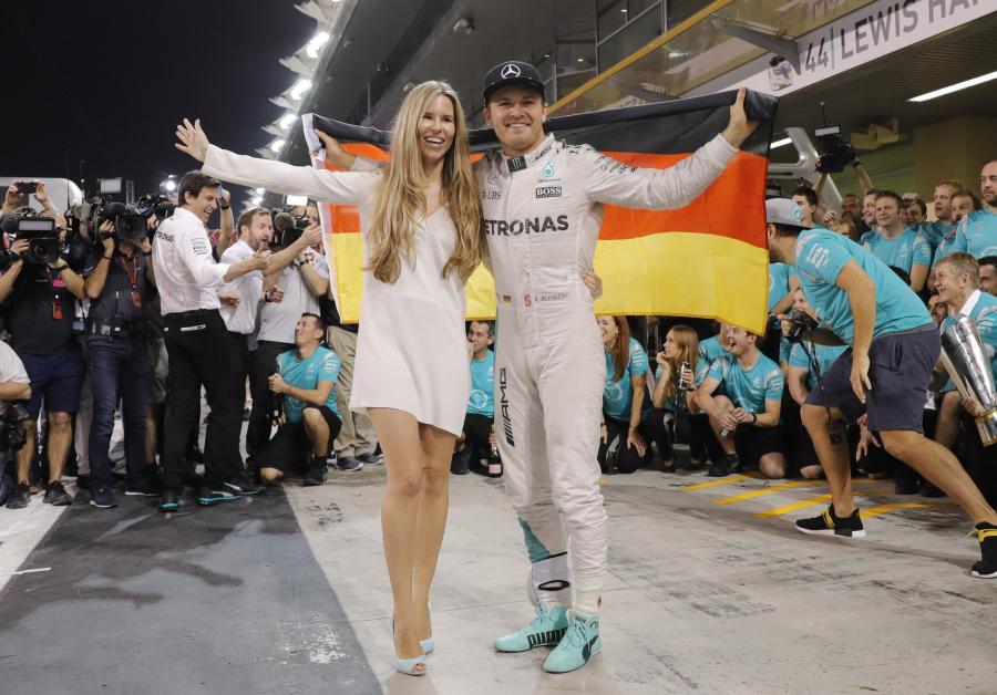 Nico Rosberg cieszy się razem ze swoją żoną
